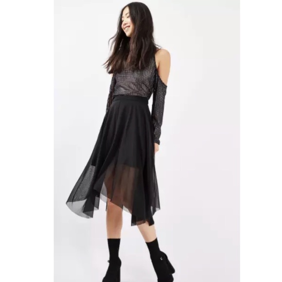 Topshop Dresses & Skirts - Topshop Tulle Asymmetric Black Midi Skirt Lace